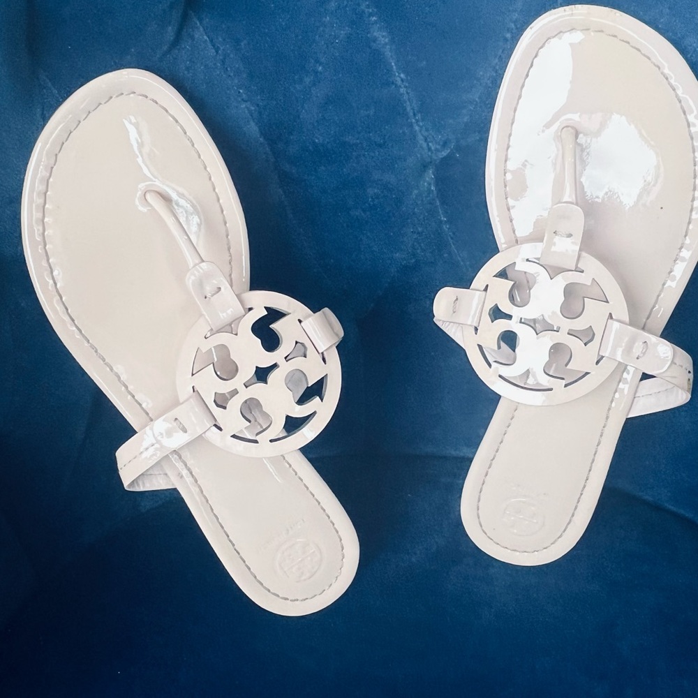 Tory Burch Miller Logo Size 10 Like New
